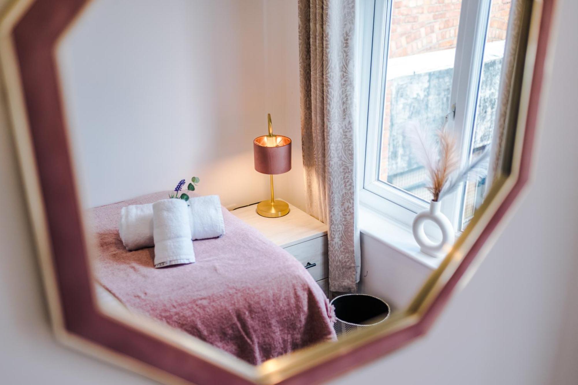 Spacious 3-Bed Home In Nantwich By 53 Degrees Property - Amazing Location, Ideal For Groups - Sleeps 6 Zewnętrze zdjęcie